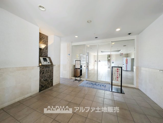 落ち着いたエントランスです