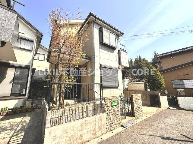 建築条件なしの売地の為、お好きなハウスメーカー・工務店にて建築可能な売地になります。