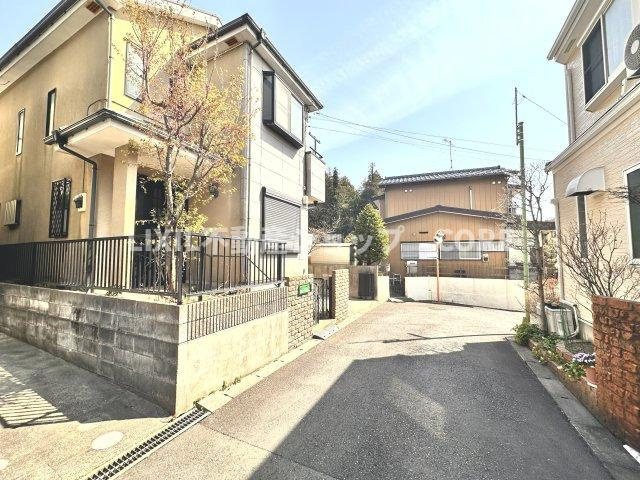 ご見学の際にはご自宅はもちろん、駅やご指定頂いた場所まで無料でお迎えに伺います。