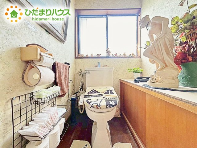 ウォシュレット標準装備。自動洗浄で流し忘れの心配も御座いません。清潔感にあふれた空間と機能的な洗浄装置。毎日何度も使う場所だから快適に。便利に。