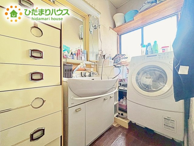 ゆったりとした洗面所には物入れを完備！タオルや洗剤をしまえます(^^)/