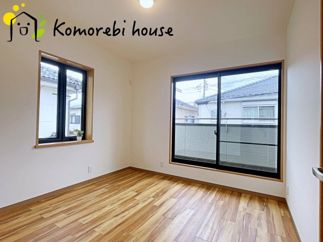 落ち着いて過ごせるお部屋なので、寝室にいかがでしょうか