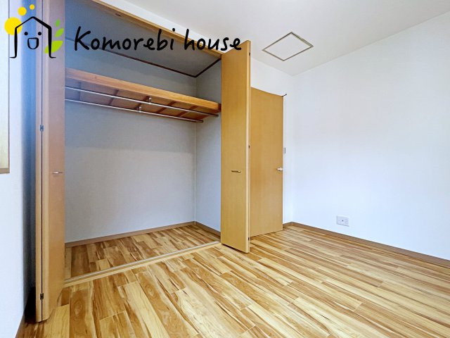 落ち着いた色調の洋室です