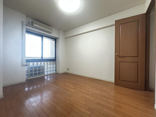 6帖の洋室は、プライベート性も高く、成長したお子様のお部屋にも適しています。