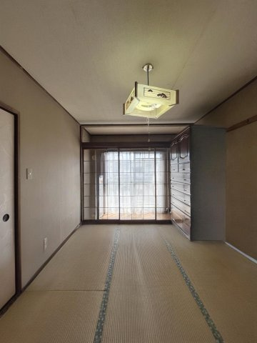 南側6帖和室、障子、押入収納あり