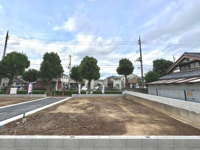 全10区画　　間取り・外観・設備まで自由にプランニング可能。暮らし方に合わせた住まいをご提案できます。花田小学校まで徒歩約4分(270ｍ)、毎日の通学がしやすい住環境です。