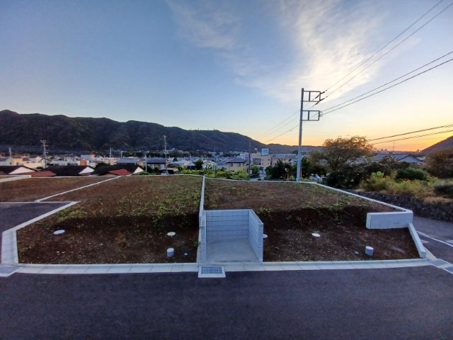 家を建てる前提で土地を探している場合、地盤の丈夫さは譲れない条件の一つです。地盤が脆弱だと追加工事が必要となります。また、過去に地盤沈下や液状化現象を起こした土地は、できるだけ避けた方がいいでしょう。