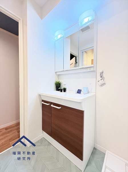 ネオハイツ筑紫丘の独立洗面台