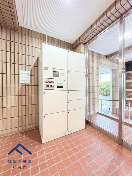 ネオハイツ筑紫丘の宅配ボックス