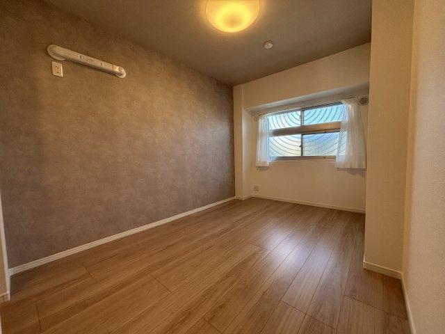 先行配管でエアコンが取付できます。
