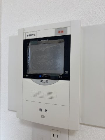モニター付きのインターホンを採用しています。声だけではなく、映像も映ることで安心してお客様を迎えられます。
