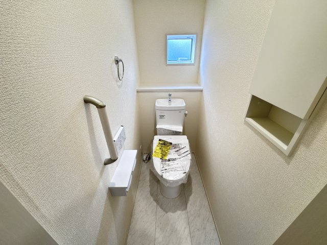 現地写真　節水タイプのウォシュレット付きトイレ、水道料節約に一役買います！       　