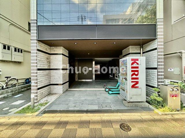 【エントランス】マンションのエントランスは、その物件の印象を決める、顔とも言える場所です。毎日通る場所ですからきれいなのが一番です。