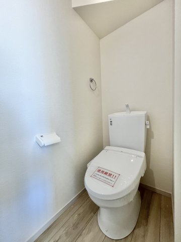 トイレは各階に設置されており、忙しい朝の時間帯も混雑することなくスムーズに使用可能です。　