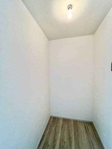 8.7帖のあるウォークインクローゼット。沢山収納できそうですね！