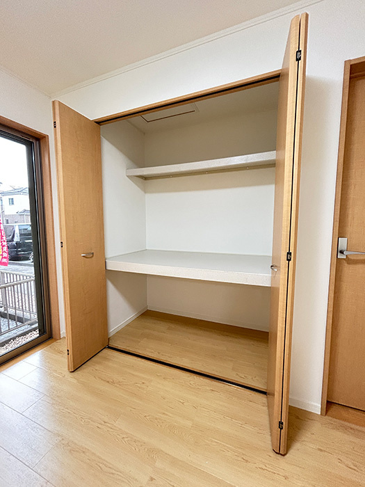 洋室5.2帖（1階）収納