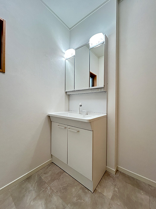 新規交換（新設）：三面鏡付洗髪洗面化粧台