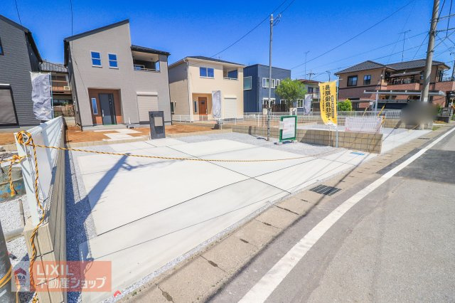 【駐車スペース】現地完成写真。ゆったりとした駐車スペースです。