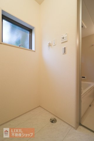 【ランドリースペース】現地完成写真。家事動線など使い勝手がよく、お洗濯がしやすいですね。