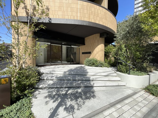 マンションの顔でもある、高級感漂うエントランス。