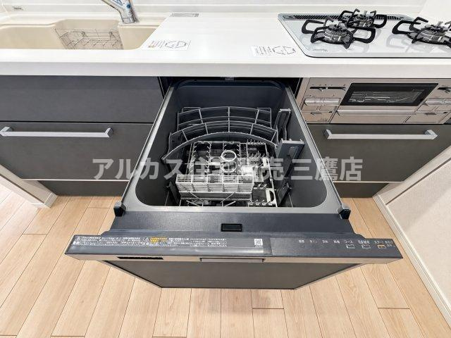 毎日の家事負担を大幅に軽減してくれる、便利なビルトイン食器洗い乾燥機を搭載しています。　　
