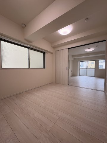 洋室はリビングと一体利用が可能です。