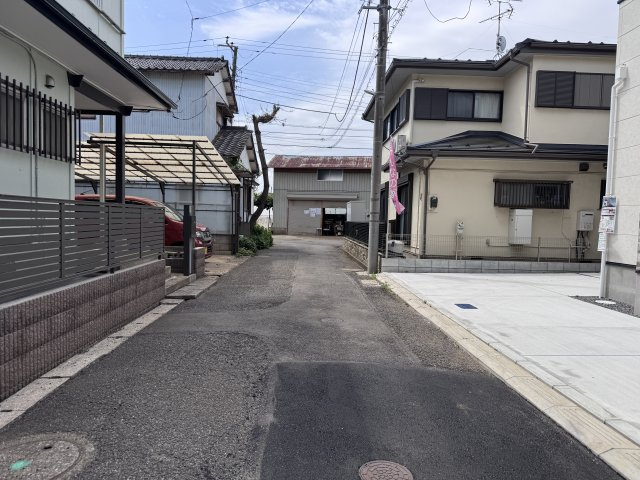 東側前面道路