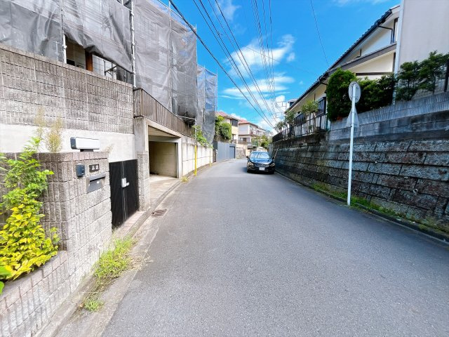 旧湘南鷹取分譲地の邸宅　大型5LDKとなりますので、2世帯としても検討可能なボリューム　内外装リフォーム後の引渡し
