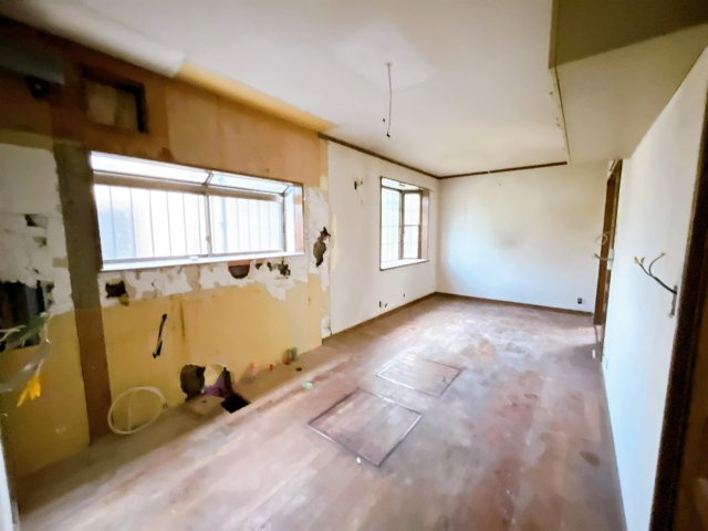 旧湘南鷹取分譲地の邸宅　大型5LDKとなりますので、2世帯としても検討可能なボリューム　内外装リフォーム後の引渡し