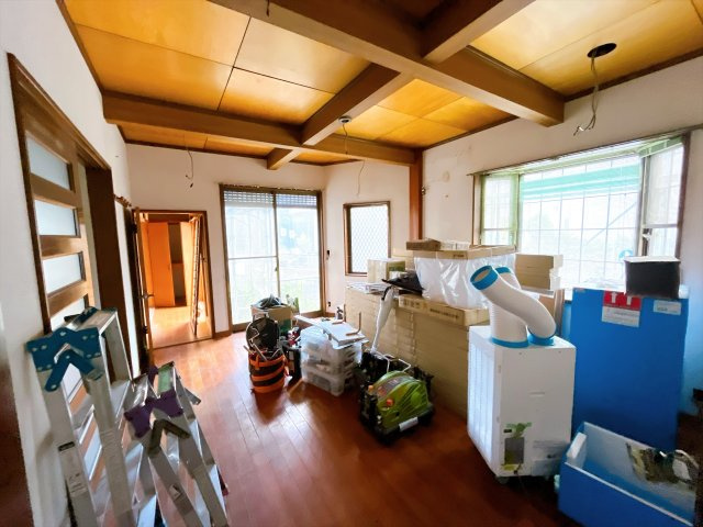 旧湘南鷹取分譲地の邸宅　大型5LDKとなりますので、2世帯としても検討可能なボリューム　内外装リフォーム後の引渡し