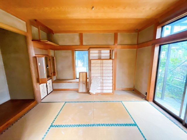 旧湘南鷹取分譲地の邸宅　大型5LDKとなりますので、2世帯としても検討可能なボリューム　内外装リフォーム後の引渡し
