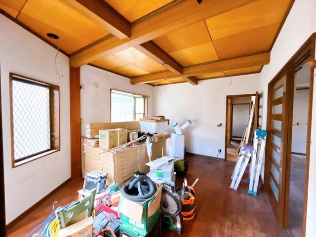 旧湘南鷹取分譲地の邸宅　大型5LDKとなりますので、2世帯としても検討可能なボリューム　内外装リフォーム後の引渡し