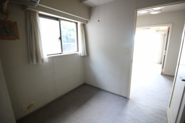 室内は空室ですのでいつでも気軽にご見学、ご入居いただけます。室内一部残置物あり（エアコン、照明器具）
