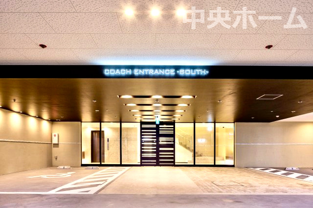 【エントランス】マンションのエントランスは、その物件の印象を決める、顔とも言える場所です。毎日通る場所ですからきれいなのが一番です。
