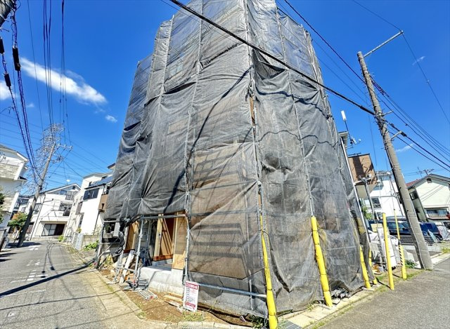 販売現地／2026年7月10日撮影　　大型のカップボードや造作シューズクロークなど充実の収納が設けられているのでスッキリとした空間になります。