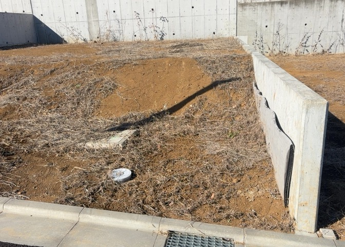 隣家の土地はどうなっているのか、生活利便施設が近くにあるのか、学校まで近いかなど、お客様のライフスタイルにあわせたイメージが重要です。また、近くにあると困る施設が近くにないかも確認するといいでしょう。