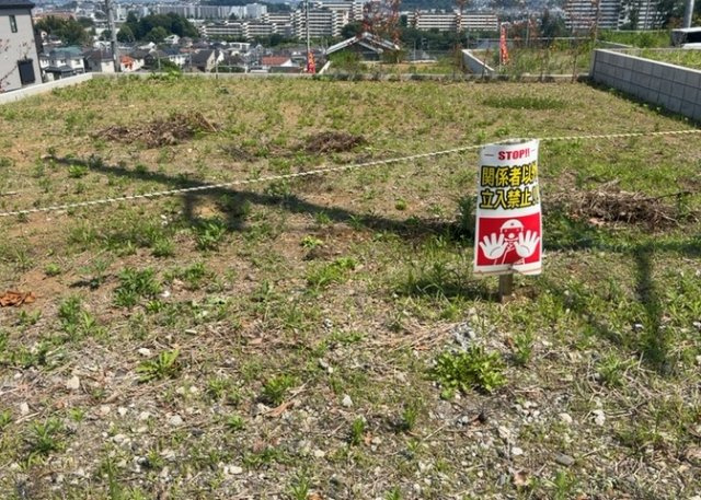 家を建てる前提で土地を探している場合、地盤の丈夫さは譲れない条件の一つです。地盤が脆弱だと追加工事が必要となります。また、過去に地盤沈下や液状化現象を起こした土地は、できるだけ避けた方がいいでしょう。
