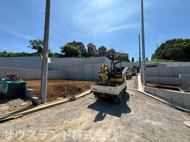 良好な住環境を守る、第一種低層住居専用地域に立地。自然と優れた都市機能を享受する魅力あふれる住環境です。