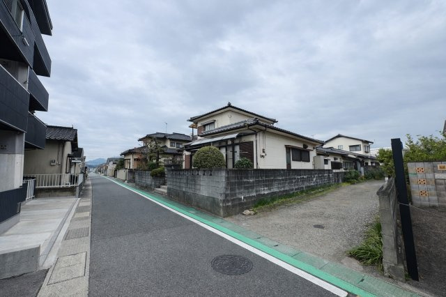 前面道路含む現地写真です