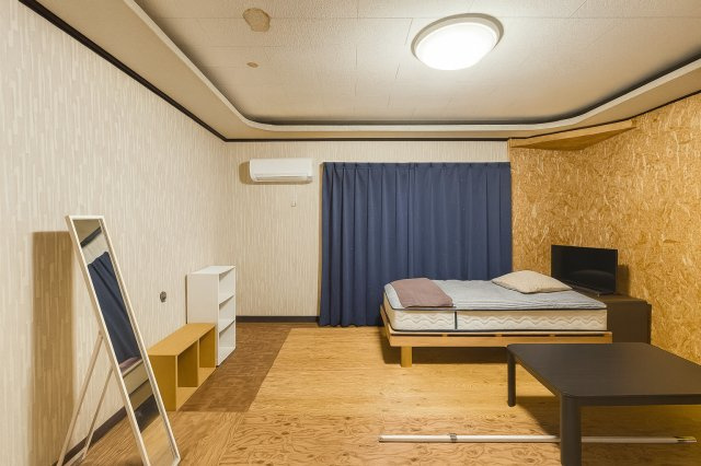 落ち着いた色調の洋室です