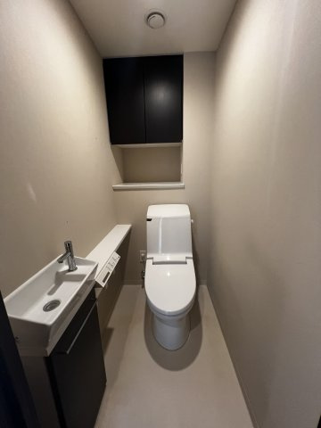 多めの収納が嬉しいトイレ
