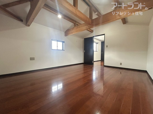 【2階フリールーム10帖】収納、居室、様々な用途に使えるフリールーム