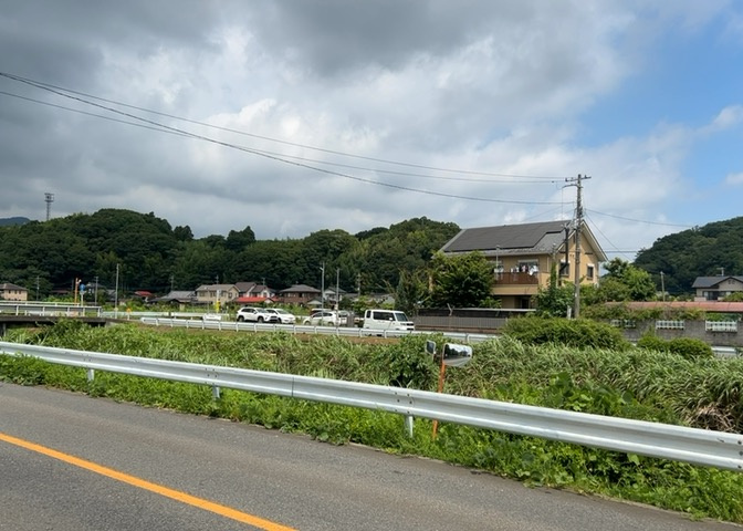 眺望を気にして物件を探す場合、前面に建物が建っていないか現地で確認しましょう！前面に建物があると景色はもちろん、日当たりや風通しにも影響が出てきます。住んだ時のことを想像しながら現地見学をしましょう。