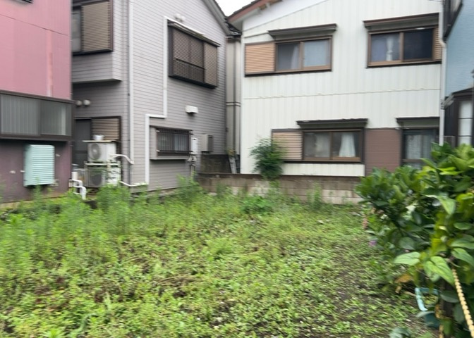 土地を買う際、住む地域の自治体や福祉の補助制度にも注目してみましょう。子供や老人の医療補助やゴミ出しのルールなど、自治体によってルールに大きな違いがあるため、暮らしやすい土地で判断するとよいでしょう。