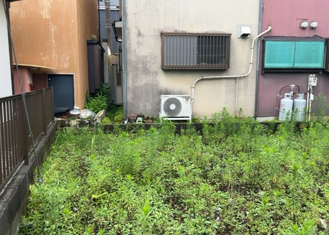 家を建てる前提で土地を探している場合、地盤の丈夫さは譲れない条件の一つです。地盤が脆弱だと追加工事が必要となります。また、過去に地盤沈下や液状化現象を起こした土地は、できるだけ避けた方がいいでしょう。