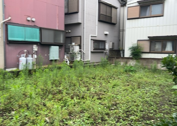 人が暮らすうえで日光は大切な要素となります。日当たりの良さは譲れないポイントですね。併せて近くに大きな建築物の建築予定がないか、あるいはそれが可能な土地が近くにないか事前に確認することもお勧めします。