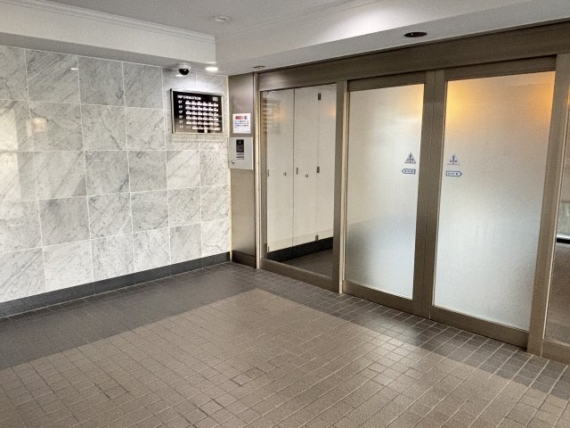 マンション入り口にはオートロックあり。