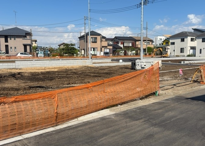 現地に行くなら、物件の周囲の地形がどうなっているかを見ることも大切です。周辺より低くなっている土地では、大雨などで水が集まりやすいため、地盤が弱くなっているということも考えられるため、注意が必要です。