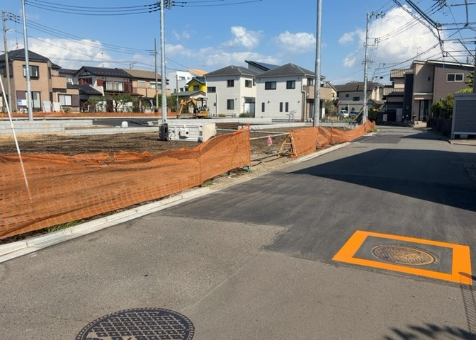 隣家の土地はどうなっているのか、生活利便施設が近くにあるのか、学校まで近いかなど、お客様のライフスタイルにあわせたイメージが重要です。また、近くにあると困る施設が近くにないかも確認するといいでしょう。