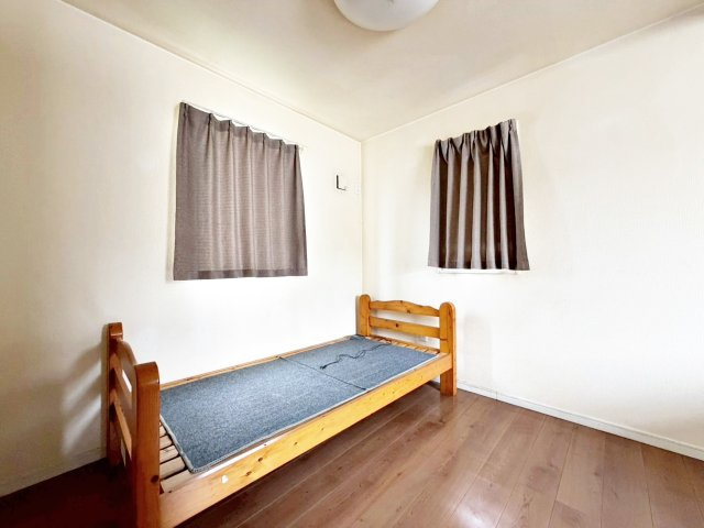 机にベットを置けば子供部屋の完成です！
